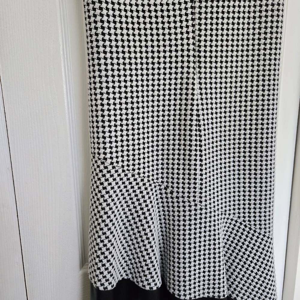 Michael Kors Black and White Asymmetrical Ruffled Sheath Dress - Picture 7 of 9